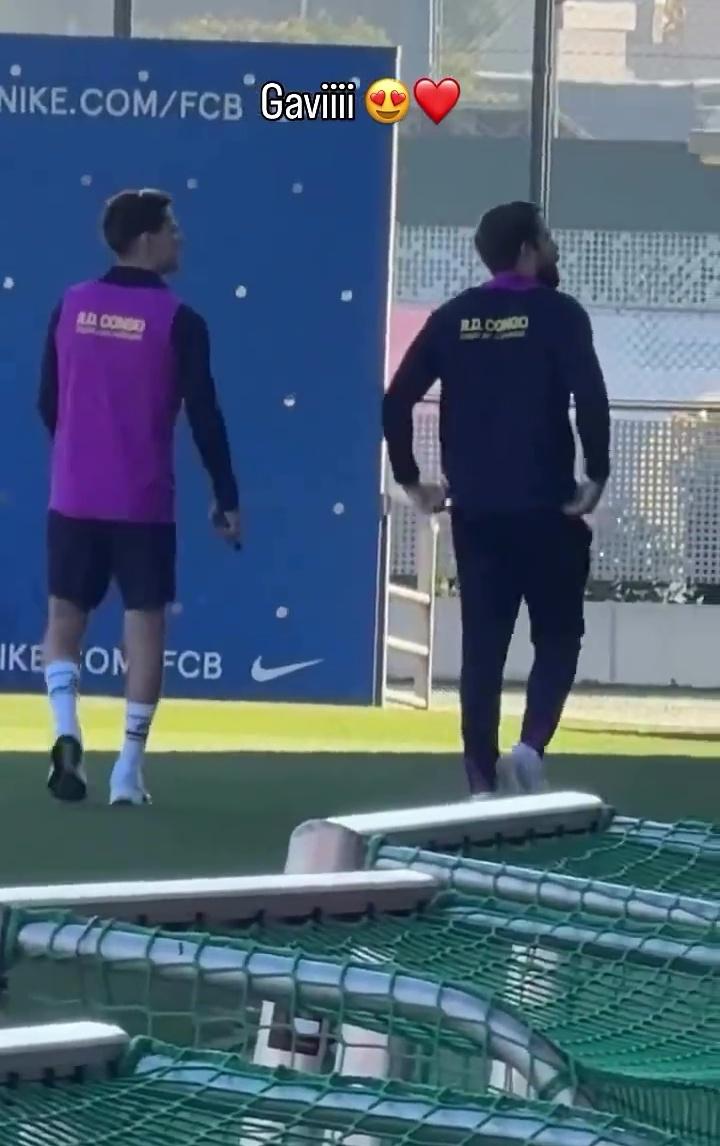 瓦伦西亚退役球员回归训练场，备战下一场比赛的简单介绍