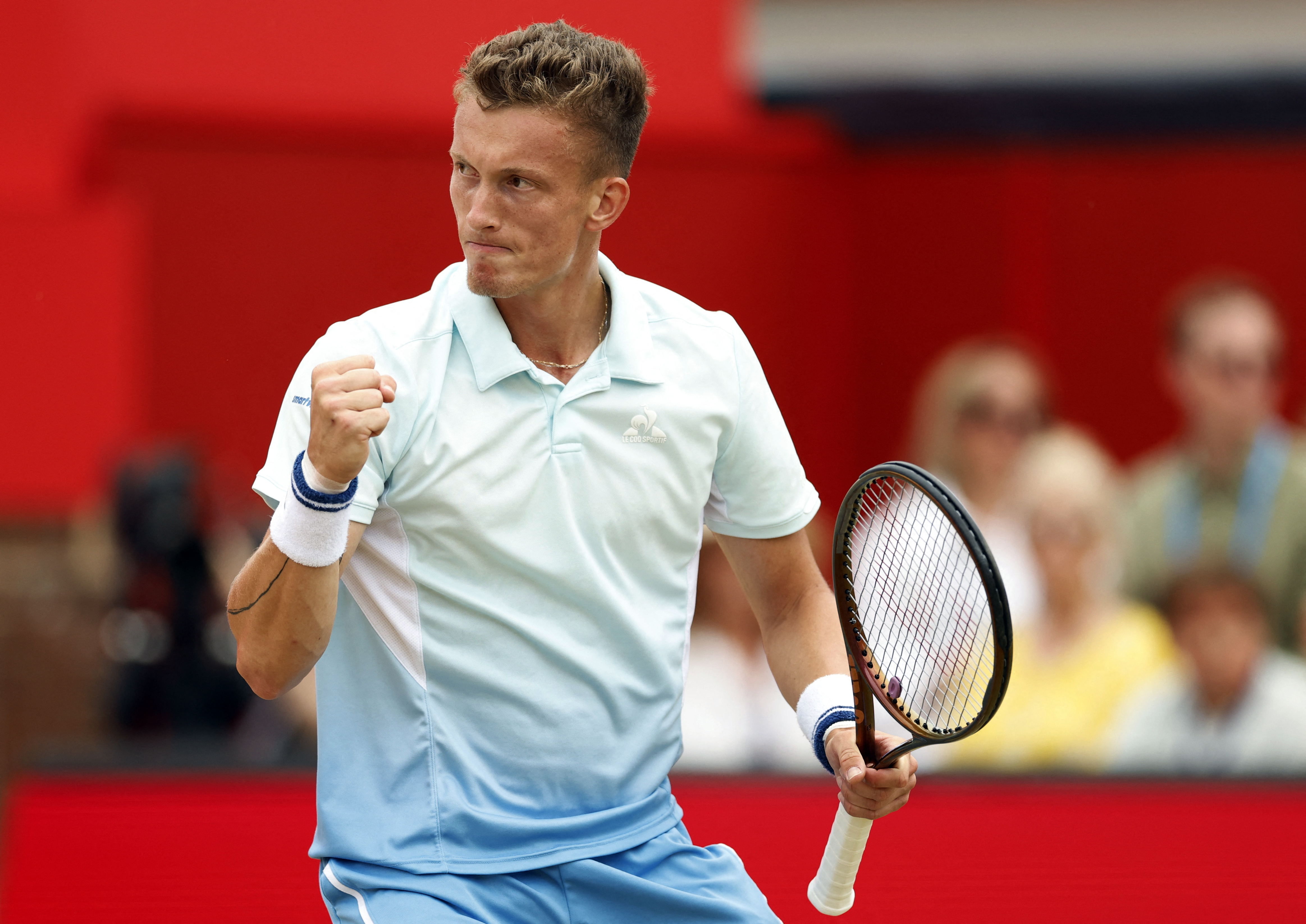 关于意大利网球队爆冷澳大利亚网球队，阿尔卡拉斯关键制胜的信息