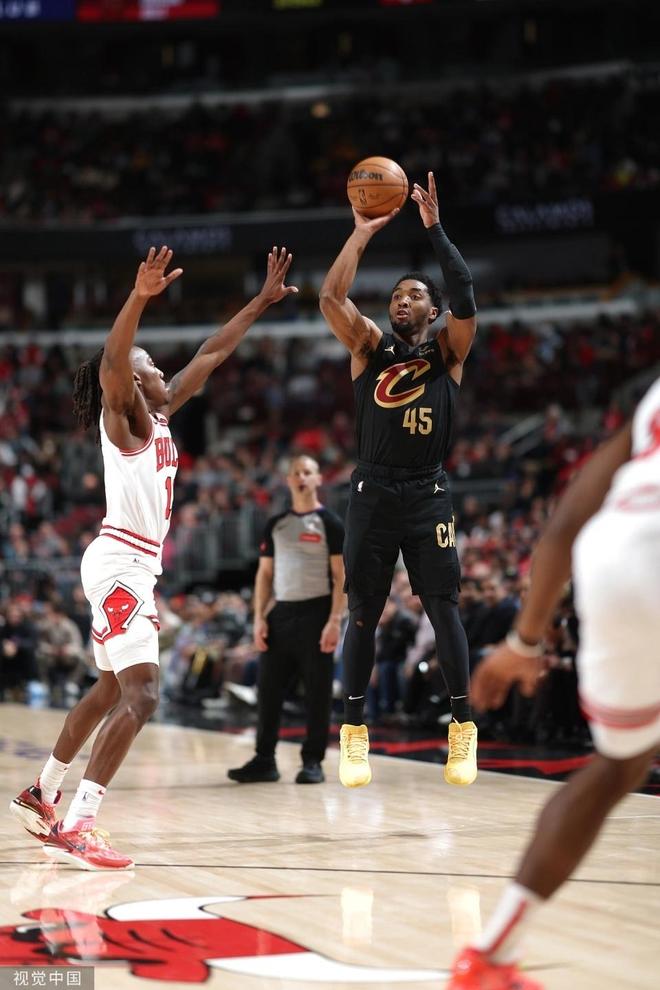 公牛爆冷日本男篮，加里纳利统治全场的简单介绍