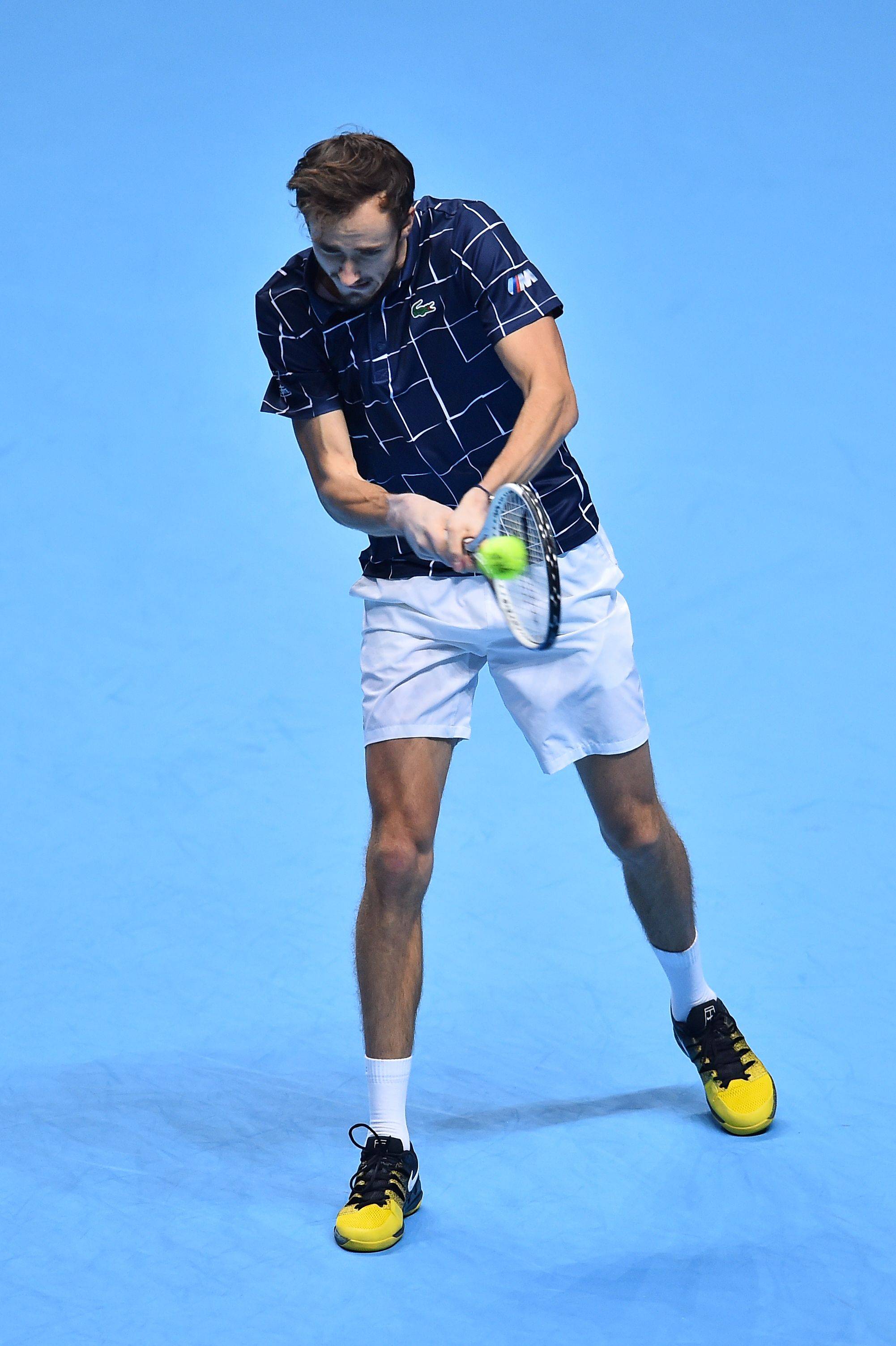 包含澳大利亚网球队险胜意大利网球队，梅德韦杰夫关键制胜的词条