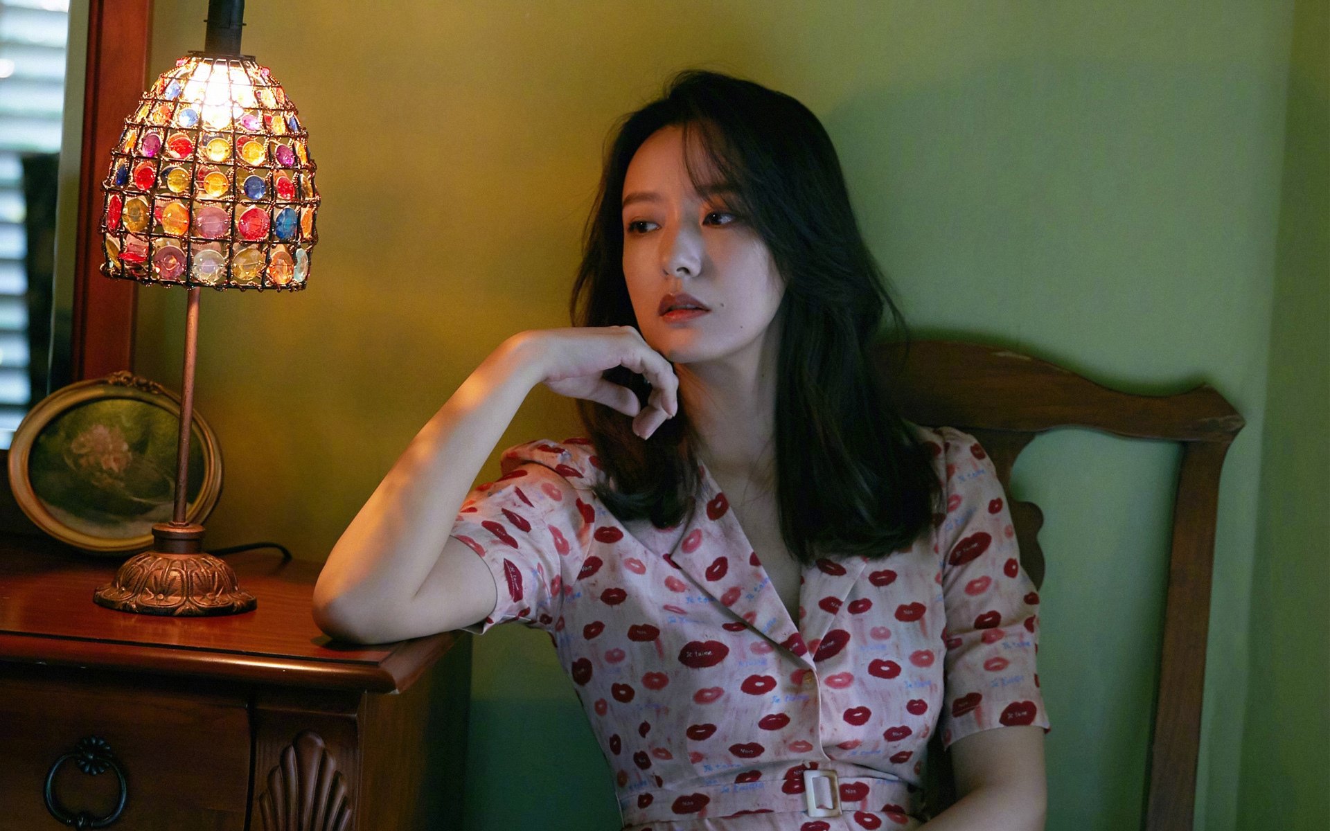 布克关键三分如手术刀，湖人战术打穿公牛防线