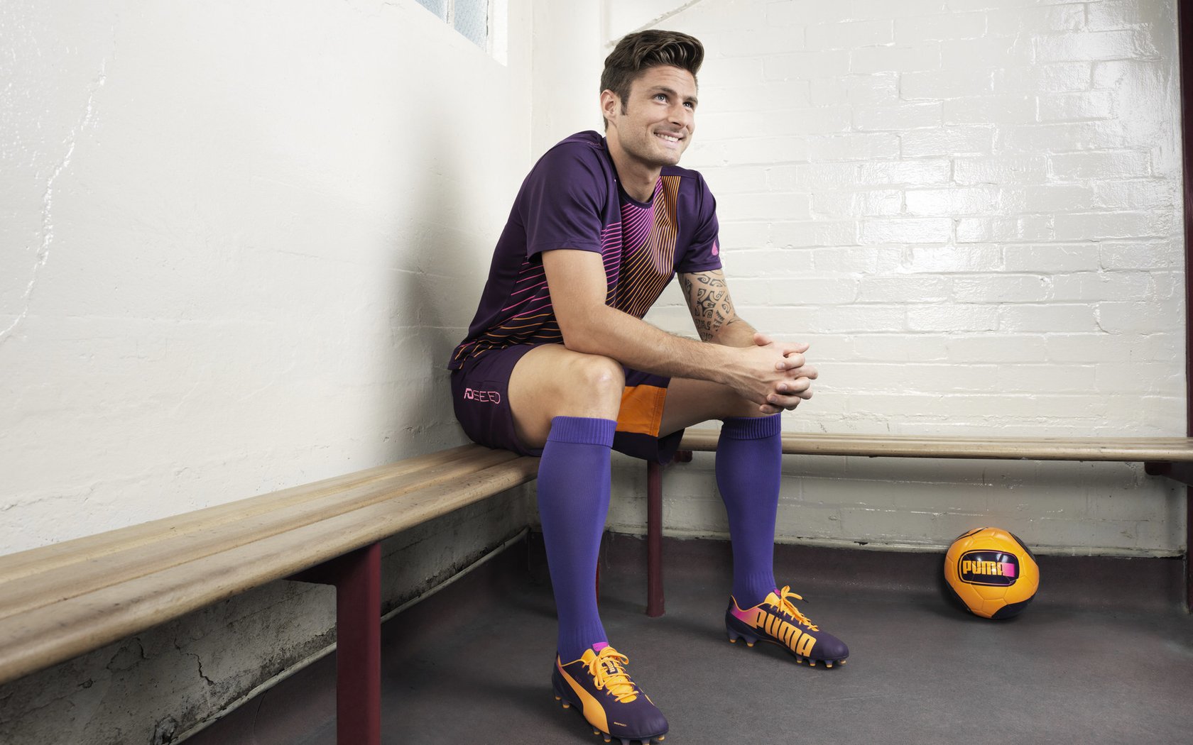 绿茵场与乒乓台的双重奏，葡萄牙轻取波兰，樊振东惊艳世界