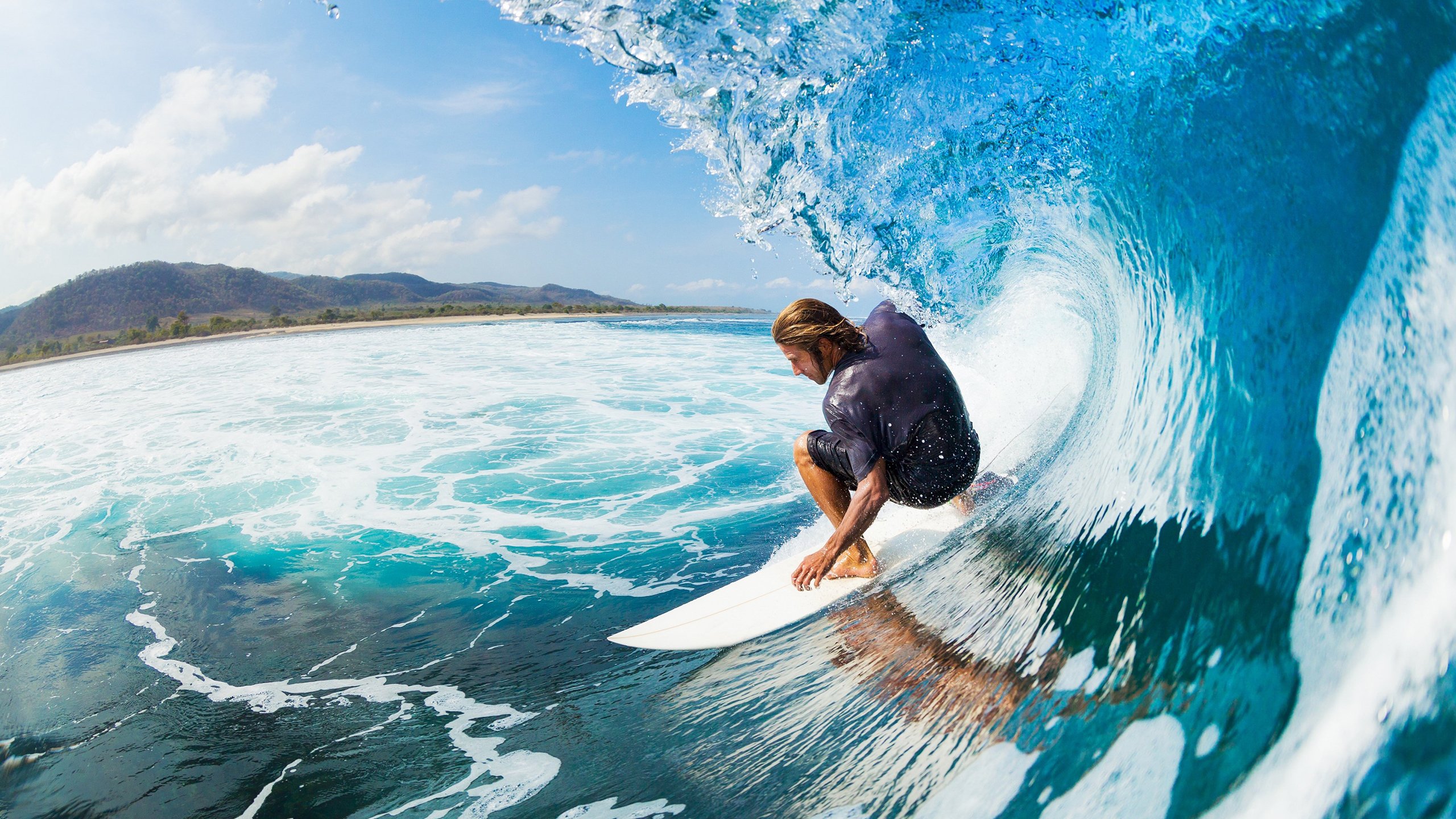 赛道上的红色风暴，勒克莱尔状态火热，红牛车队完胜法拉利
